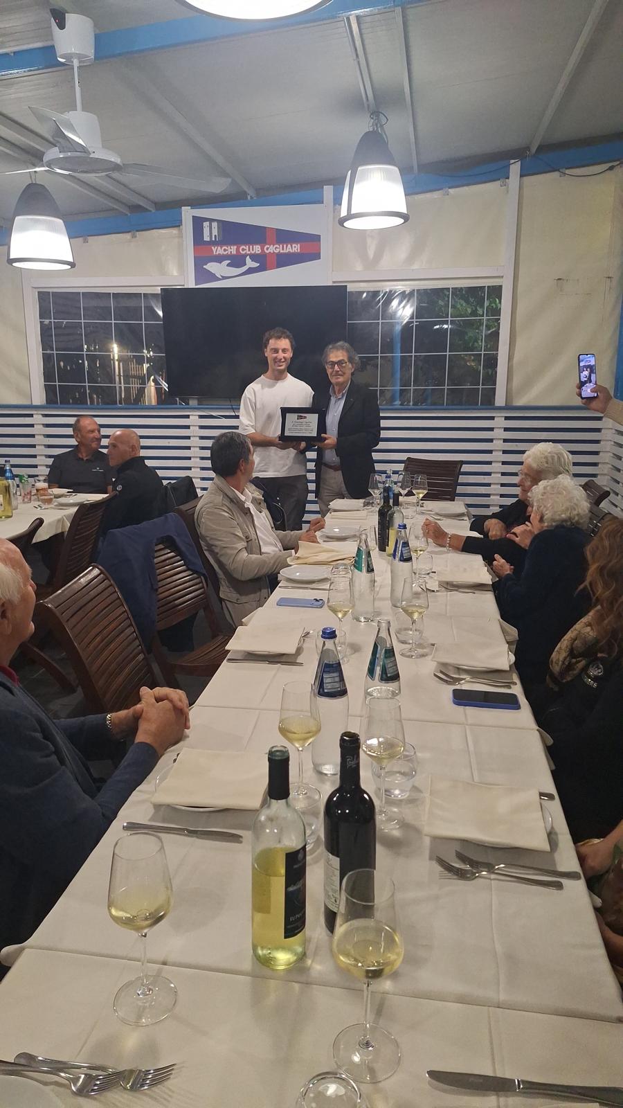 Soci e ospiti durante la cena allo Yacht Club Cagliari